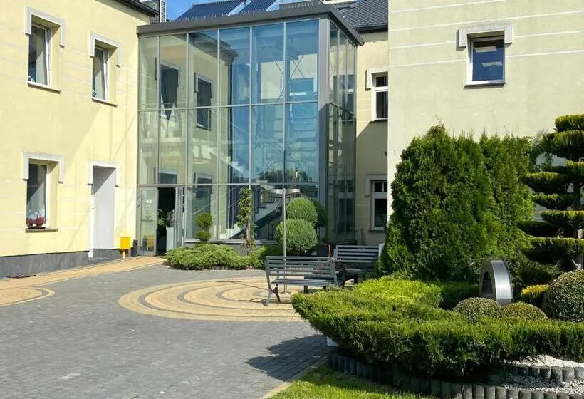 スタンダードスタジオ, Apartamenty I Pokoje „pod Jedynką”