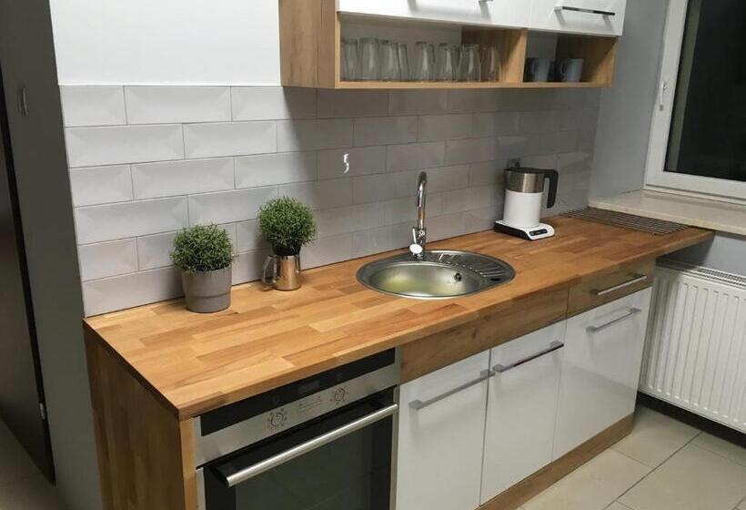 استودیوی استاندارد, Apartamenty I Pokoje „pod Jedynką”