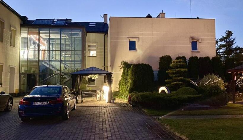 استودیوی استاندارد, Apartamenty I Pokoje „pod Jedynką”