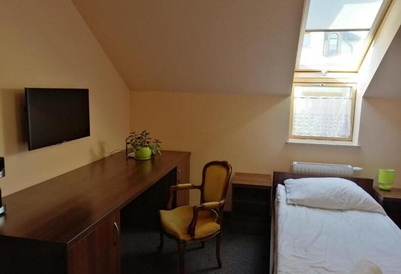 スタンダードトリプルルーム, Pokoje Gościnne Z łazienkami