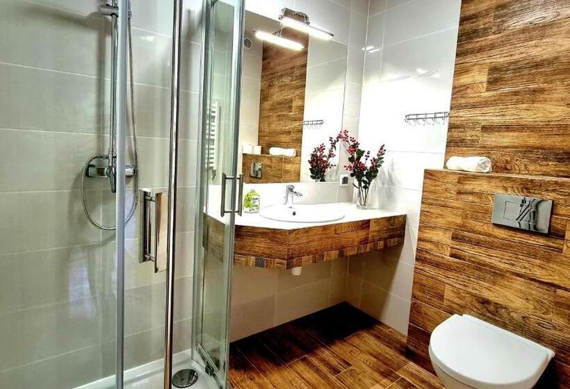 اتاق استاندارد با بالکن, Rezydencja Barrettski