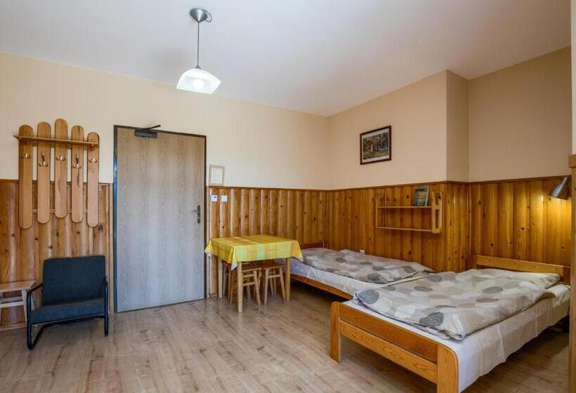 غرفة عائلية مطلّة علي الجبل, Schronisko Pttk Trzy Korony