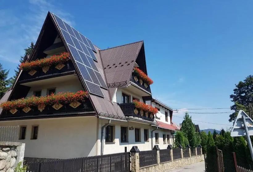 Standard Neljän Hengen Huone Parveke, Willa U Słodkiego