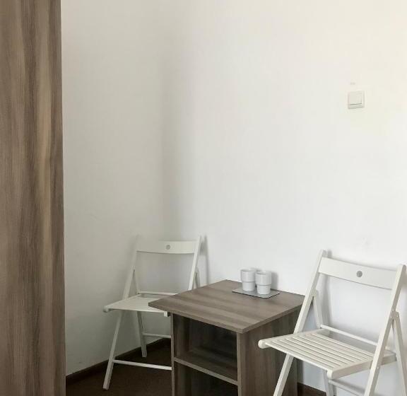 اتاق استاندارد با سرویس بهداشتی مشترک, Noclegi Jachtklub Elbląg