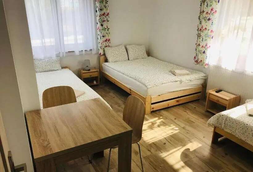 スタンダード4人部屋, Pokoje Gościnne Lena
