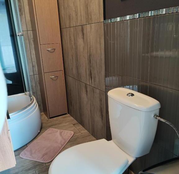 اتاق عادی, 4 Foxes