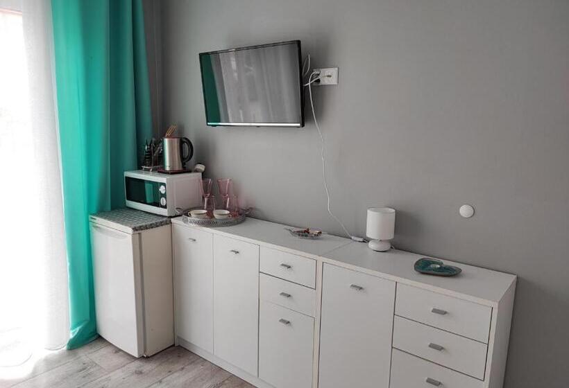 اتاق عادی, 4 Foxes