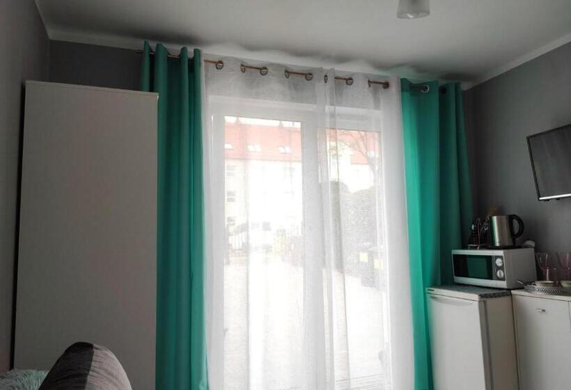 اتاق عادی, 4 Foxes