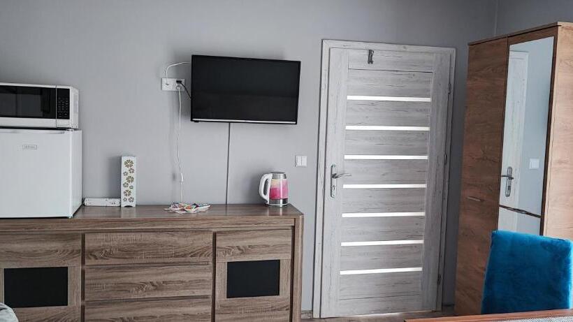 اتاق کلاسیک سه تخته, 4 Foxes