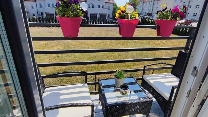 اتاق راحتی سه تخته, 4 Foxes