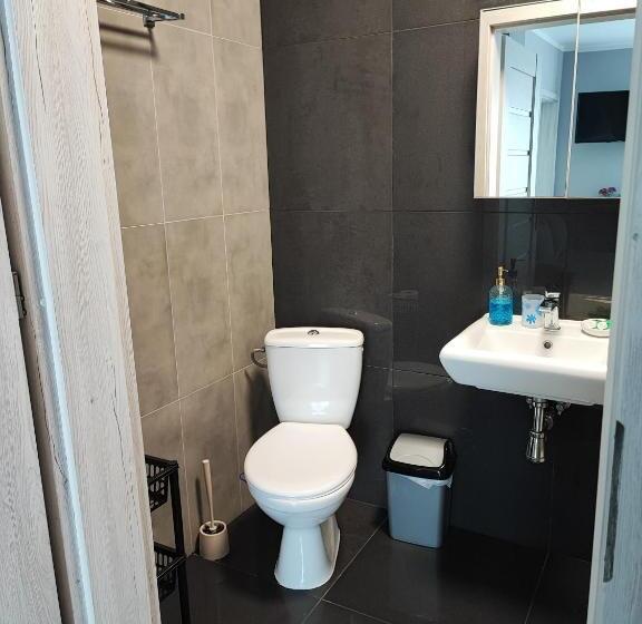 اتاق راحتی سه تخته, 4 Foxes