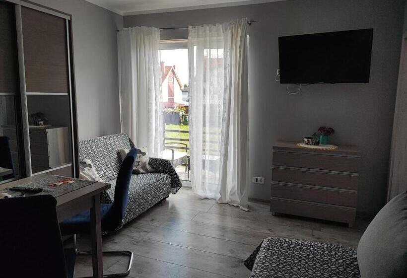 اتاق راحتی سه تخته, 4 Foxes