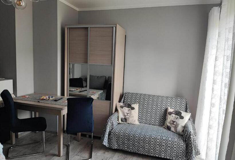 اتاق راحتی سه تخته, 4 Foxes