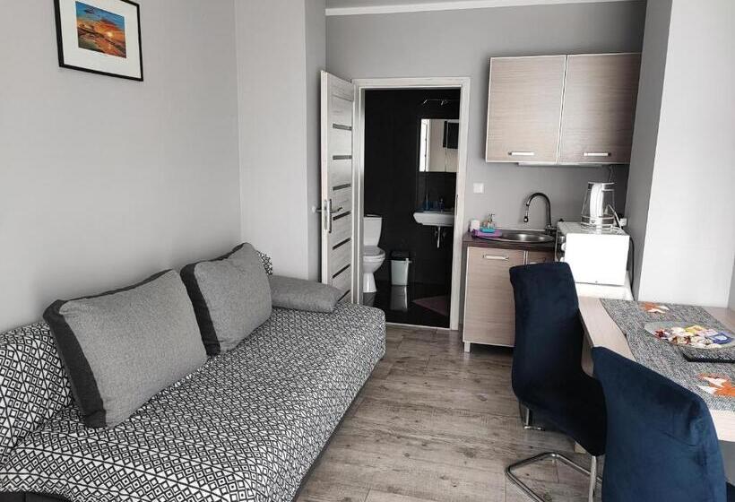 اتاق راحتی سه تخته, 4 Foxes