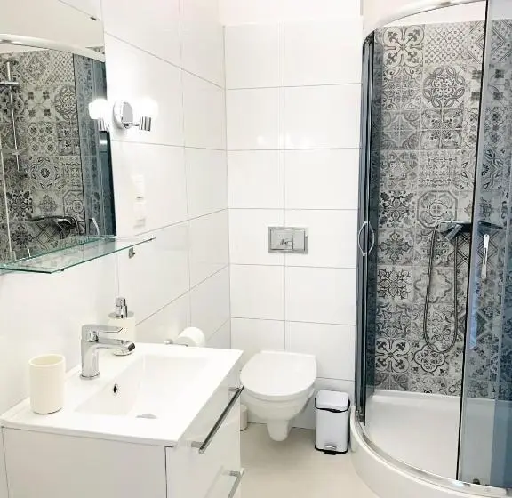 Classic Kolmen Hengen Huone, Apartamenty Monterska