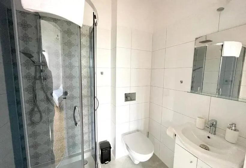 Standard Kolmen Hengen Huone, Apartamenty Monterska