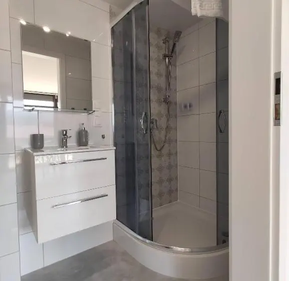 Standard Triple Room with Terrace, Apartamenty Monterska