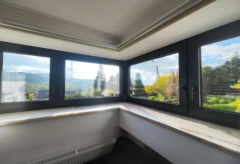 Basic Kolmen Hengen Huone, Apartamenty Monterska