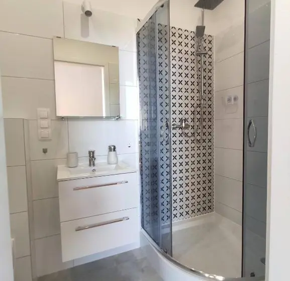 Perhehuone Vuoristonäkymä, Apartamenty Monterska