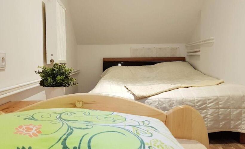 Deluxe-perhehuone, Noclegi Pod Stodołą