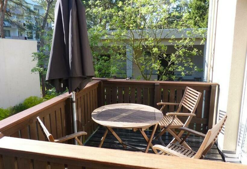 חדר סטנדרט לשלושה עם מרפסת, Ośrodek Wypoczynkowy W Sosnowym Lesie