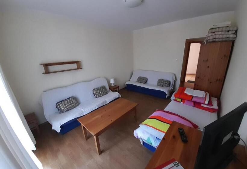 חדר סטנדרט לשלושה עם מרפסת, Ośrodek Wypoczynkowy W Sosnowym Lesie