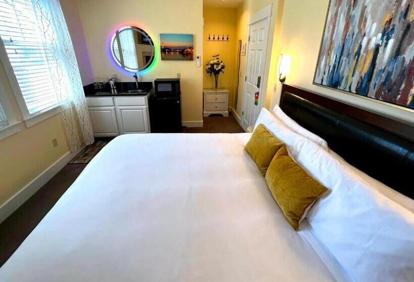 스탠다드 룸 킹사이즈 침대, Lotus Provincetown