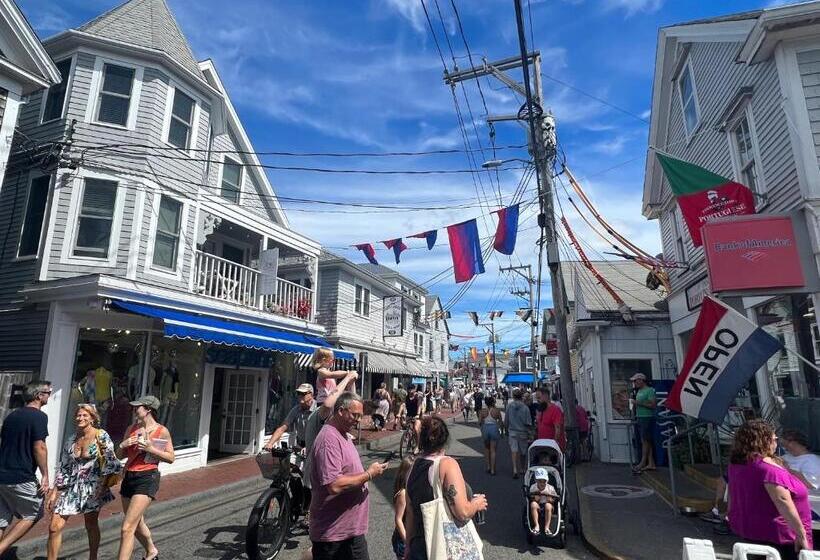 스위트 도시 전망, Lotus Provincetown