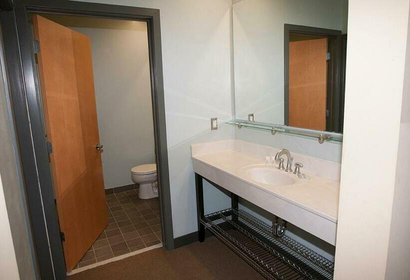 شقة ديلوكس غرفتين نوم, Expedition Station