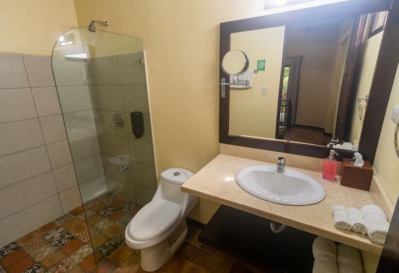 سوئیت جونیور با تخت بزرگ, Rinconcito Lodge