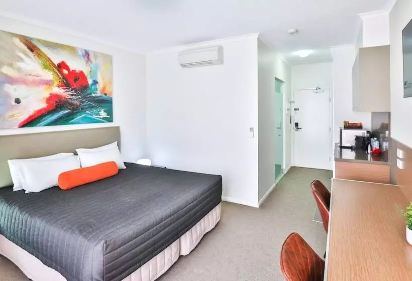 スタンダードスタジオ, Indulge Apartments   Ontario