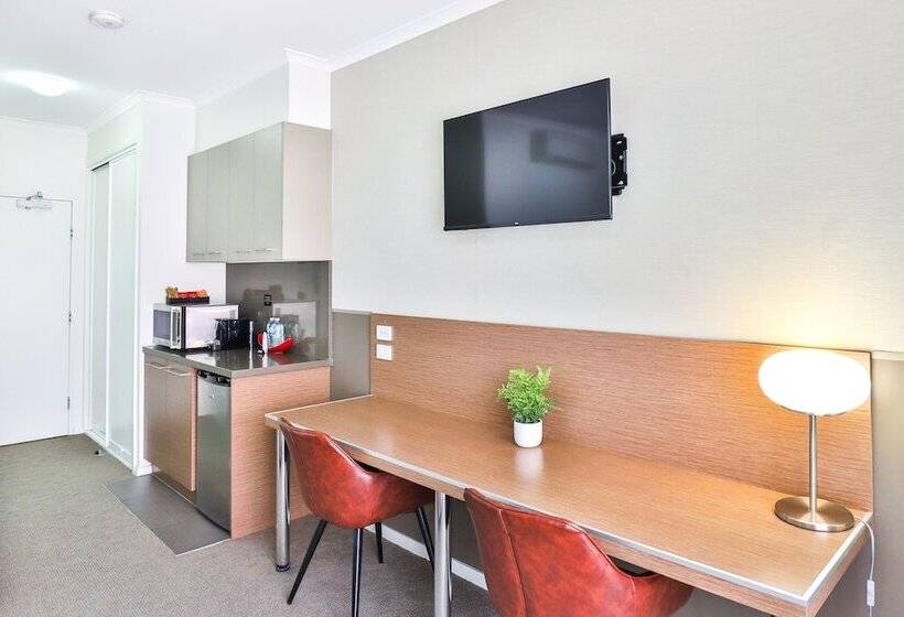 استودیوی استاندارد, Indulge Apartments   Ontario