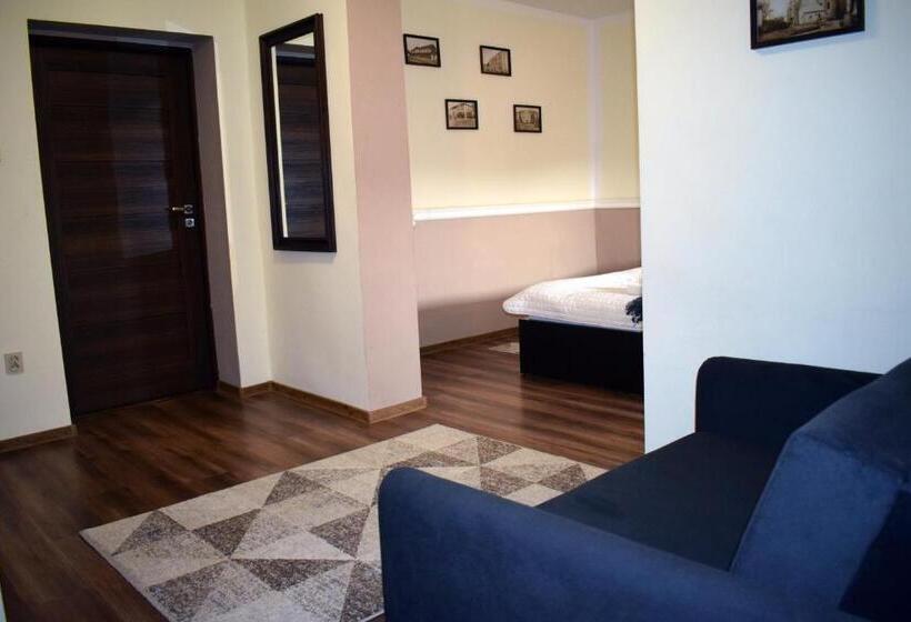 经济房, Sepia Restauracja & Noclegi