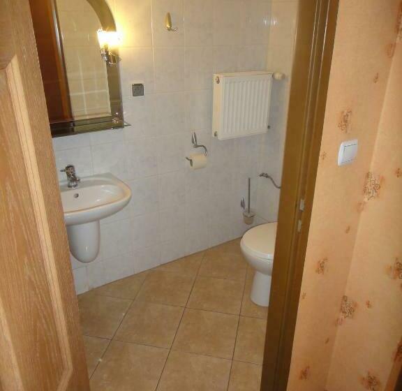 חדר סטנדרט לשלושה, Zajazd Adampol