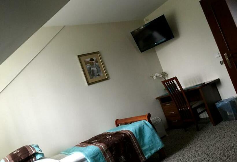 חדר סטנדרט, Dworek W Dawnej Szkole