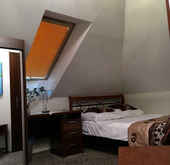 חדר סטנדרט, Dworek W Dawnej Szkole