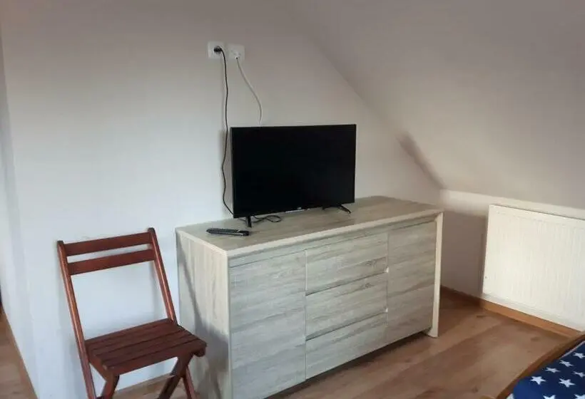 Standard Kolmen Hengen Huone, Ik Pod Różą