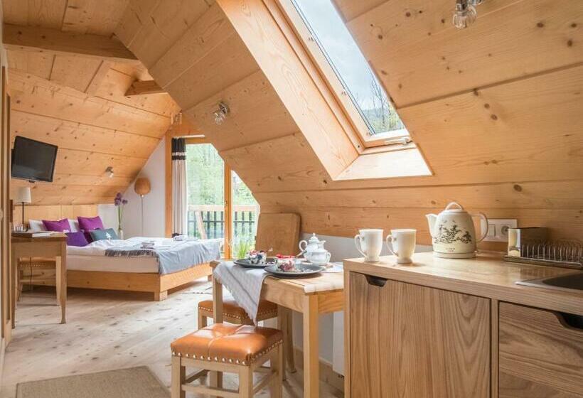 اتاق لوکس با بالکن, Willa Mirwa