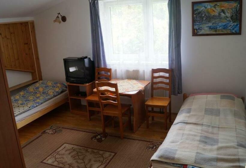 غرفة أساسية ثلاثية, Agroturystyka Stokrotka