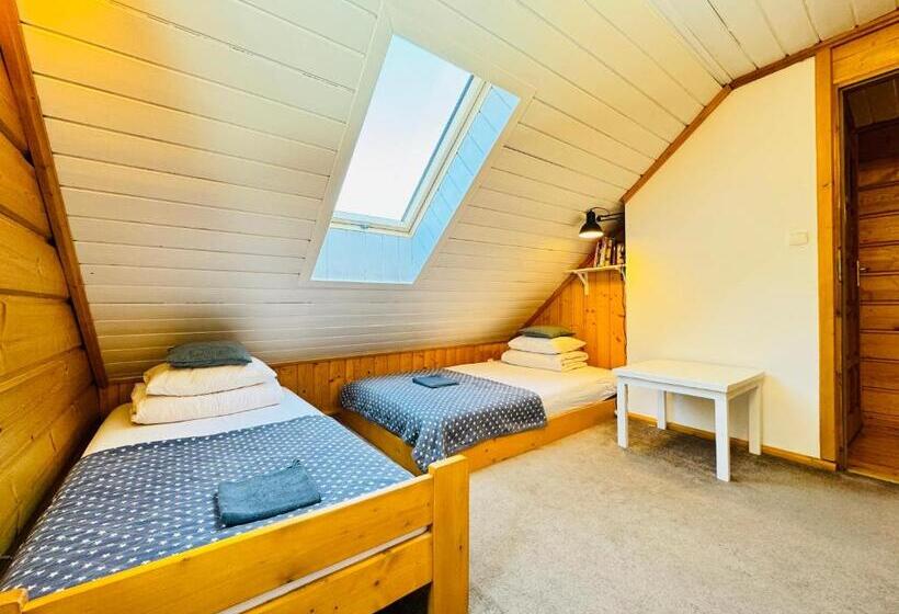 Standart Oda, Chata Pod Jaworem