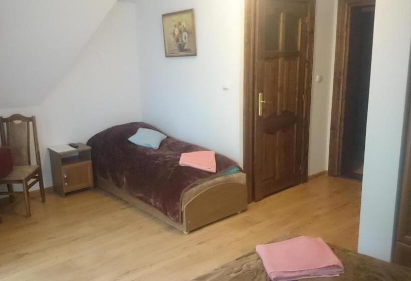 اتاق استاندارد سه تخته با بالکن, Gospodarstwo Agroturystyczne Bustrycki