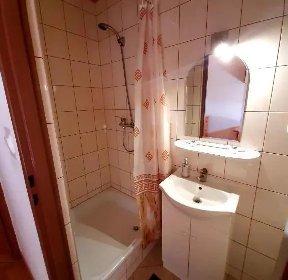 スタンダードトリプルルーム, Leśny Dwór Bieszczady   Sauna I Gorąca Balia