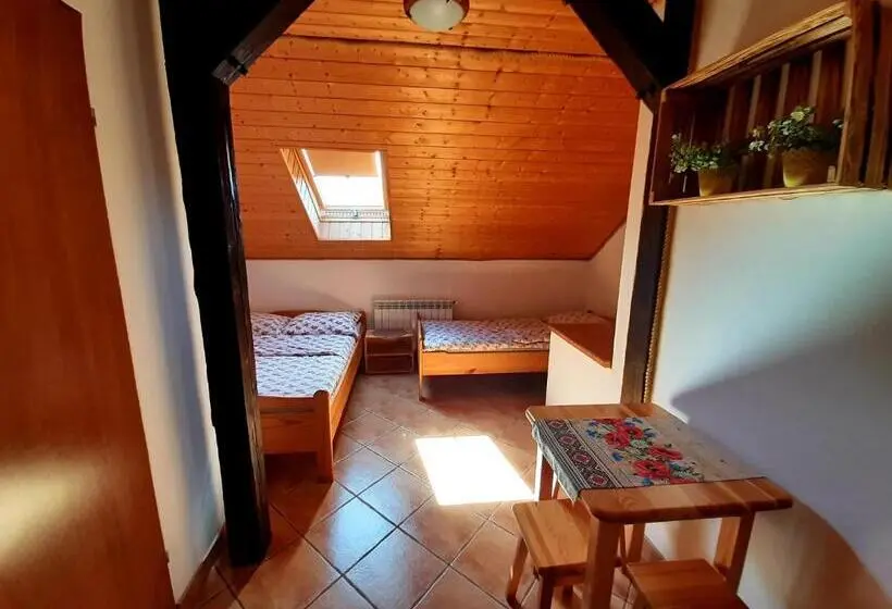スタンダードトリプルルーム, Leśny Dwór Bieszczady   Sauna I Gorąca Balia