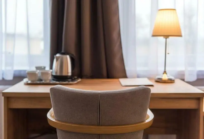 Standard Kolmen Hengen Huone, Pod Jesiotrem