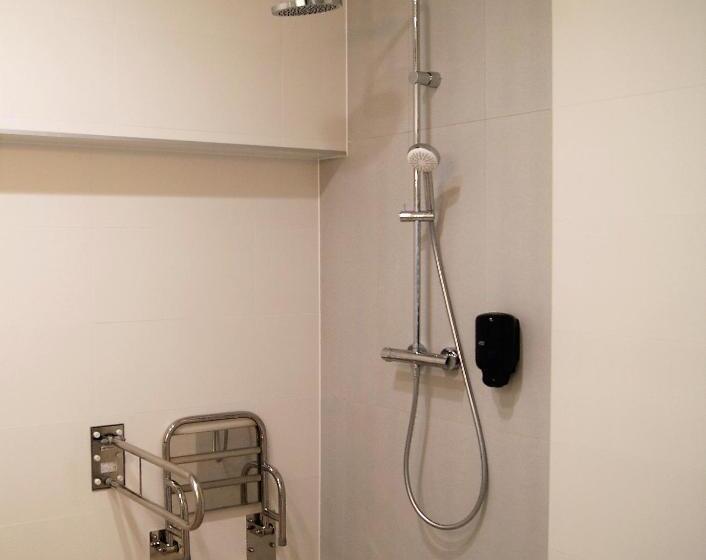 适合残疾人使用的标准间, Szklane Lniane