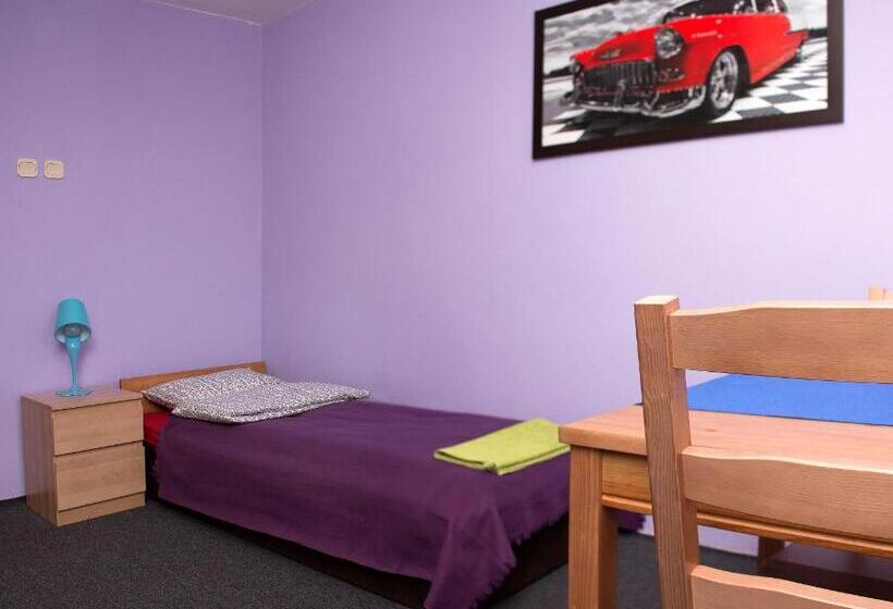 اتاق استاندارد سه نفره, Marymont