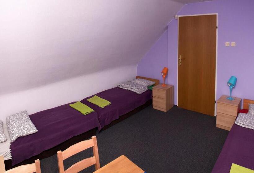 اتاق استاندارد سه نفره, Marymont