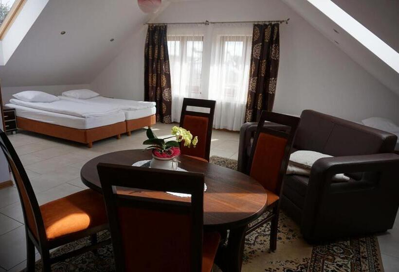 エコノミー４人部屋, Gościniec Klejnot