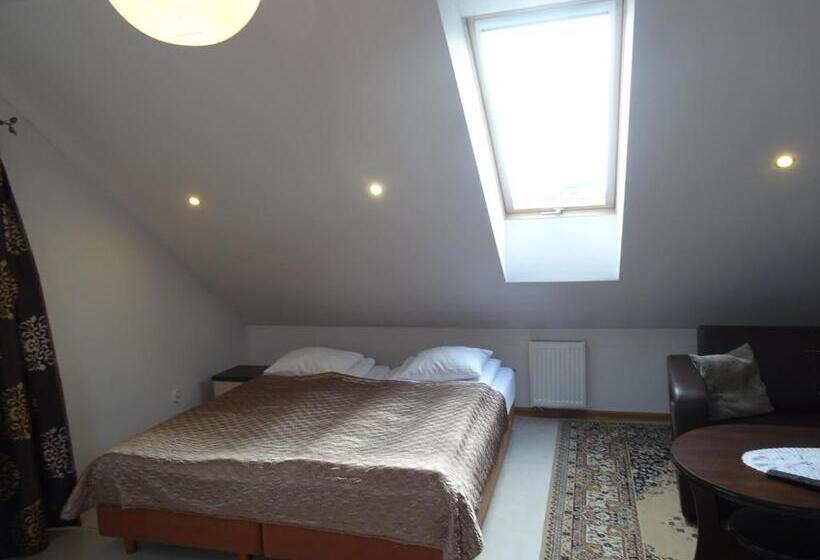 エコノミー４人部屋, Gościniec Klejnot