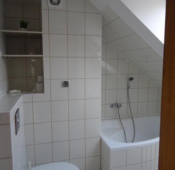 エコノミー４人部屋, Gościniec Klejnot